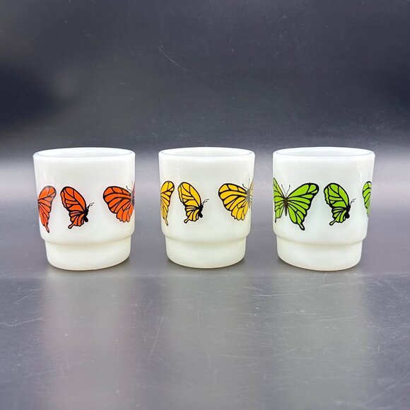 Vintage Milk Glass Mugs Rainbow Butterflies Anchor Hocking USA 70s Stacking Cups - Picture 5 of 10